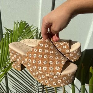 BEARPAW Women's Tan Daisy Wedge Sandals